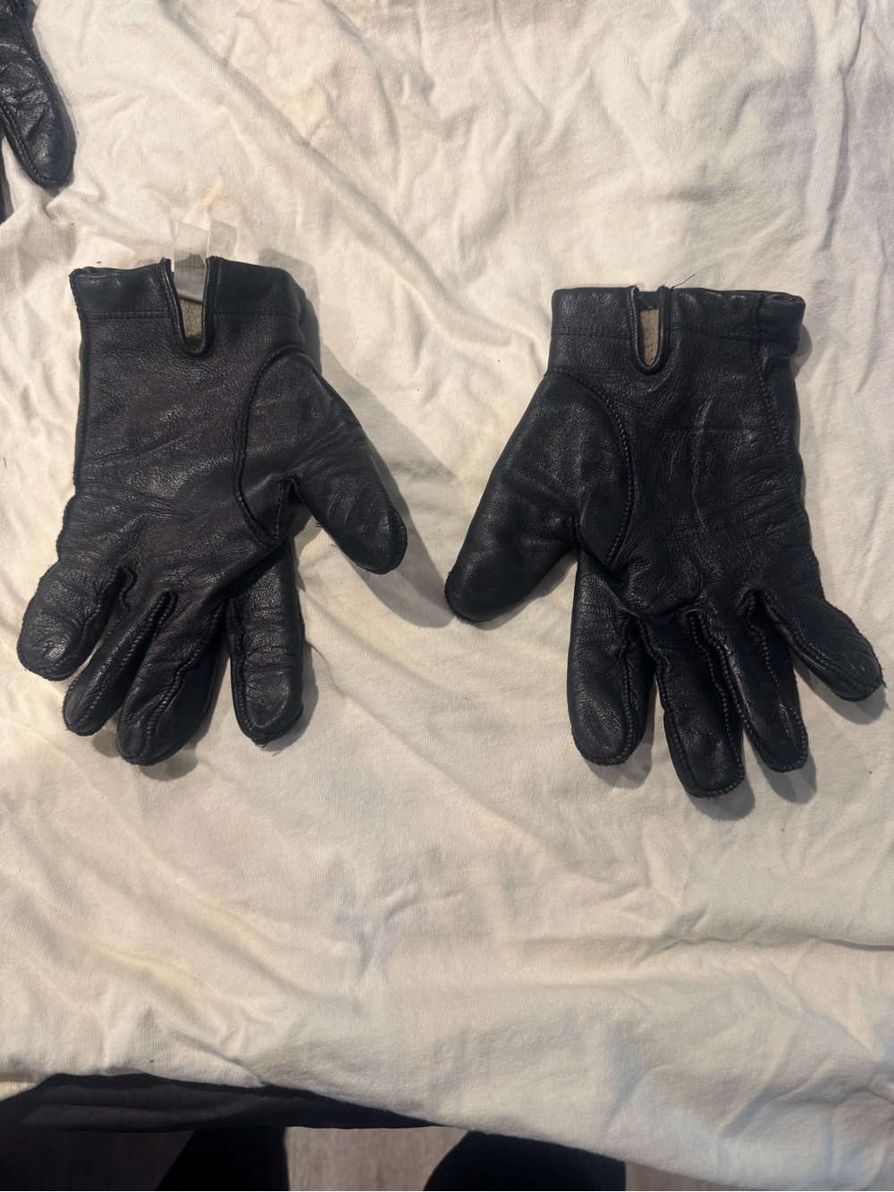 Men's Black Leather Gloves with Elastic Cuff